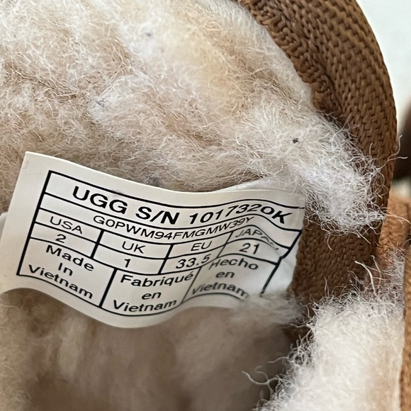 UGG cognac boots size 2 - Picture 2 of 4